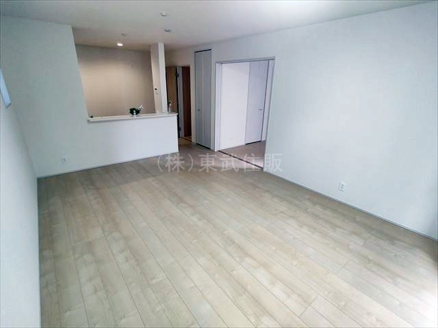 【居間・リビング】 | 鶴ヶ島市脚折第二十七 | ゆったりとしたリビングです
