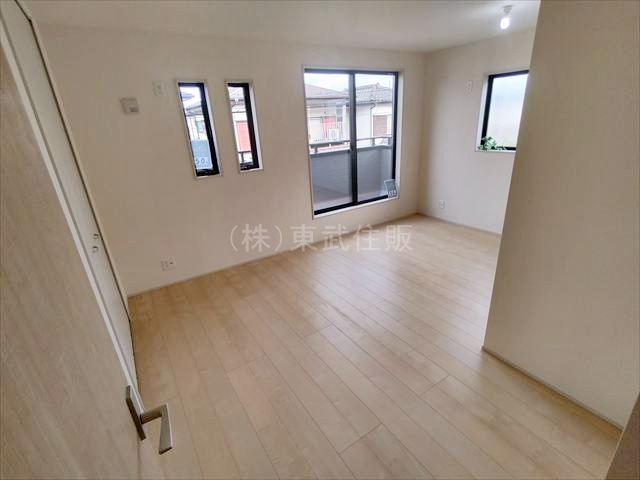 【寝室】 | 鶴ヶ島市脚折第二十七 | 2階東側10.0帖洋室　主寝室としてお使い頂けます
