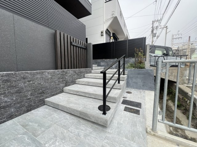 HEBEL　MAISON六甲篠原中町のエントランス