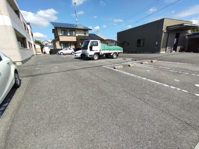 リバーサイド鳥居の駐車場