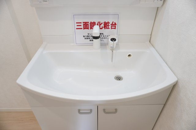 越谷市大字弥十郎 新築分譲住宅の独立洗面台