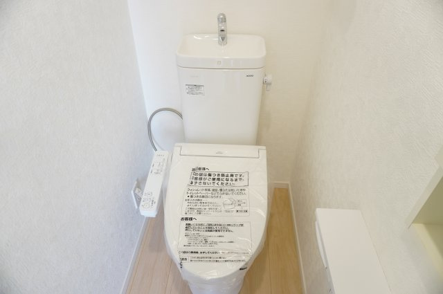 越谷市大字弥十郎 新築分譲住宅のトイレ|1階