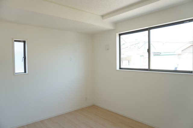 越谷市大字弥十郎 新築分譲住宅の洋室|2階 5.5帖