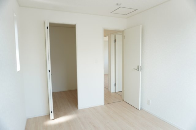 越谷市大字弥十郎 新築分譲住宅の洋室