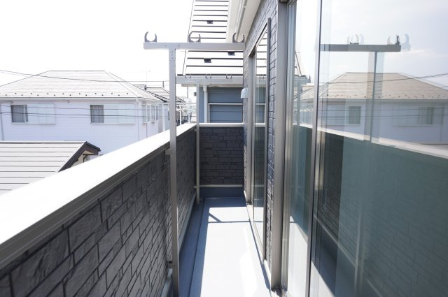 越谷市大字弥十郎 新築分譲住宅のバルコニー