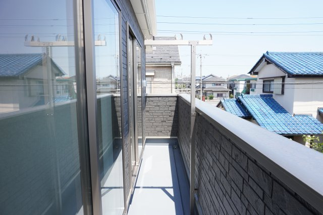 越谷市大字弥十郎 新築分譲住宅のバルコニー