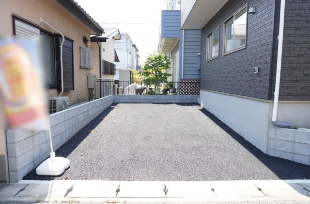 越谷市大字弥十郎 新築分譲住宅の駐車場