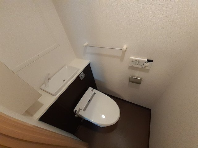 レジデンス斑鳩のトイレ|コンパクトで使いやすいトイレです