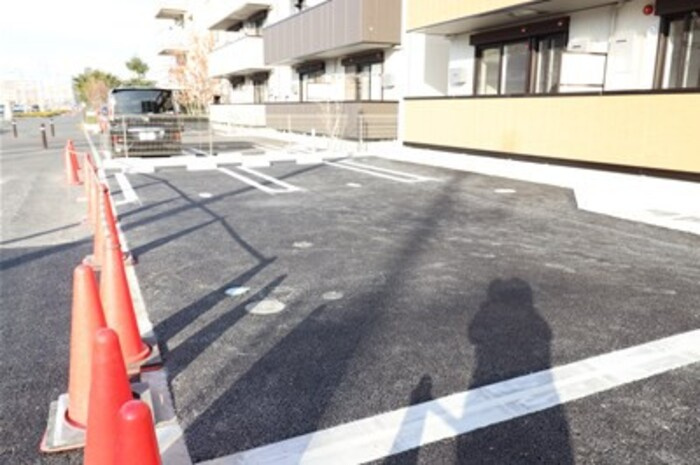 Noble Ferro C棟の駐車場