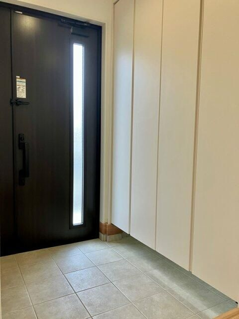 西町戸建の玄関
