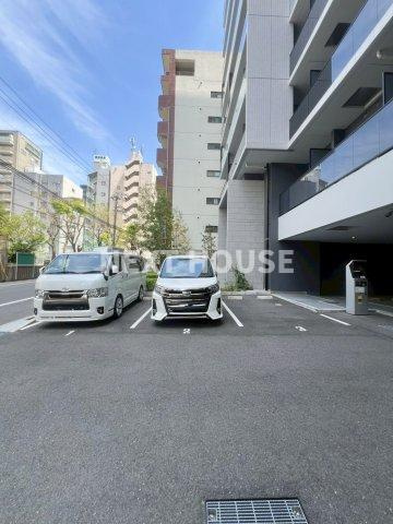 ルネフラッツ谷町四丁目の駐車場