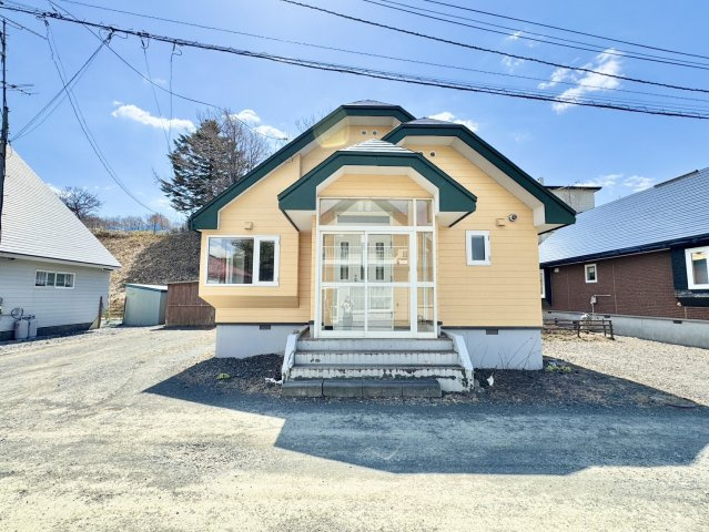 遠矢南【開放感ある高天井】日当たり良好な平屋暮らし。土地広々70坪