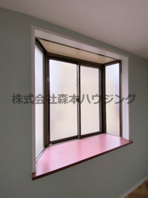 【内装】 | 　ペントハウス11 | 出窓が明るくしてくれます