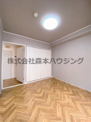 【寝室】 | 　ペントハウス11 | 落ち着いて過ごせるお部屋なので、寝室にいかがでしょうか