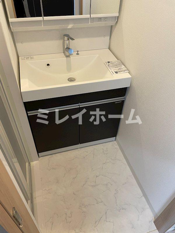 ハイズフラット糀谷の独立洗面台|同建物内、別のお部屋の参考写真になります。