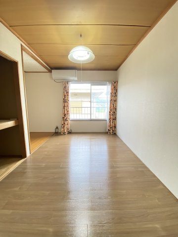 プチコートの洋室