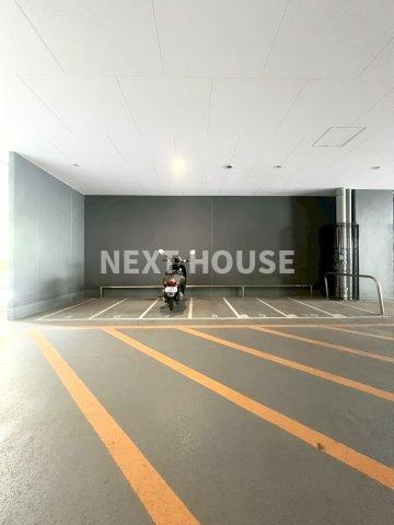 ルネフラッツ谷町四丁目の駐車場