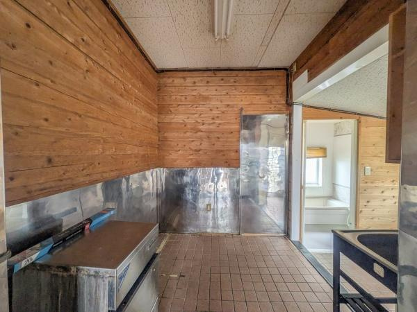 大字政所　戸建て(店舗兼用)の内装|水栓もあるので食材の下ごしらえや保管作業に