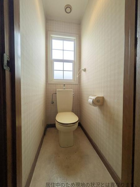 小池原　中古のトイレ|2階にもトイレがあるため忙しい朝でも安心です。窓があるため換気しやすいトイレです。