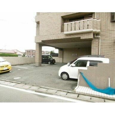 IT合川の駐車場