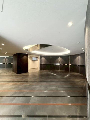 SERENiTE北浜のエントランス