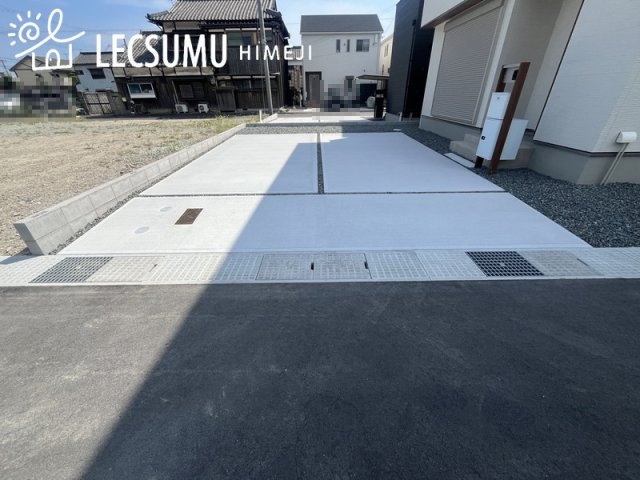 姫路市広畑区清水町2丁目/新築戸建の駐車場