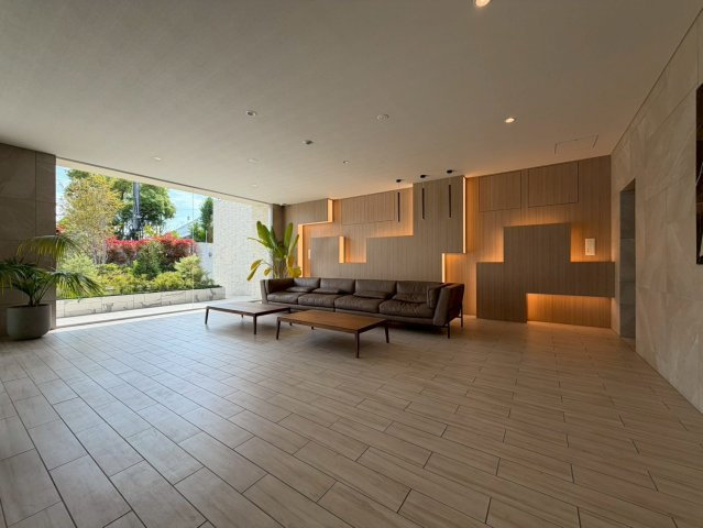 スプランディッド難波WESTⅢのロビー