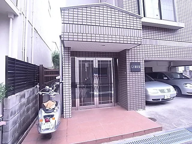 KMハウスのエントランス