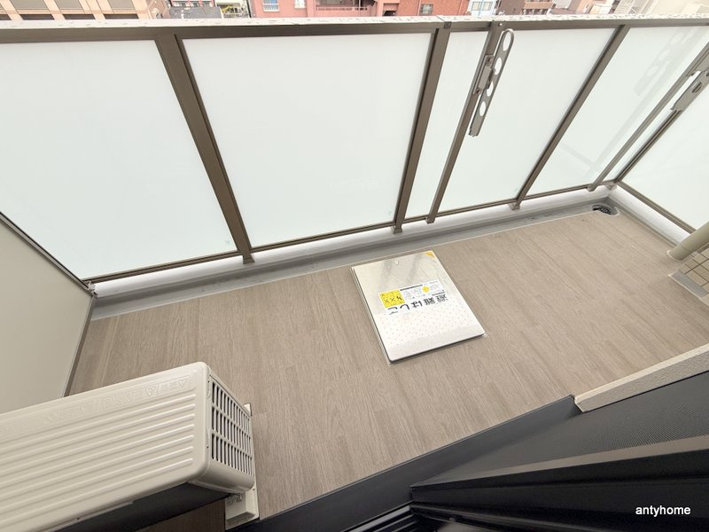 リヴェント難波ウエスト　仲介手数料無料のバルコニー