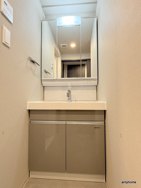 リヴェント難波ウエスト　仲介手数料無料の洗面所