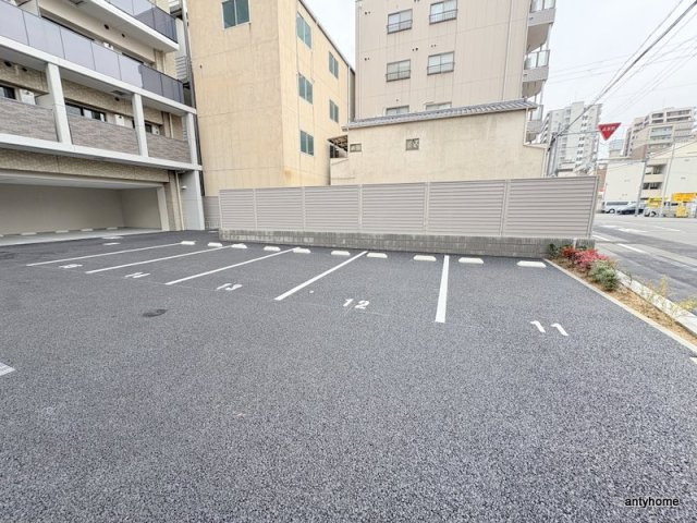 リヴェント難波ウエスト　仲介手数料無料の駐車場