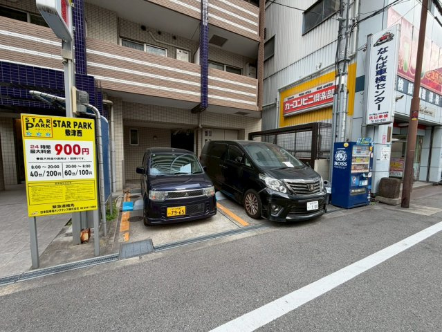 エスライズ難波の駐車場