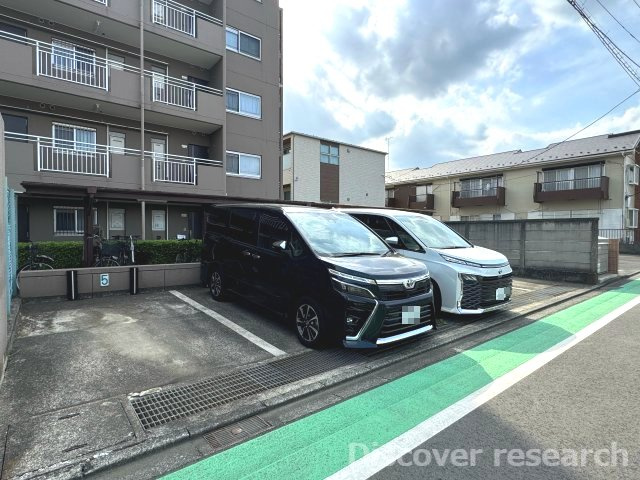 グリーンコーポ淵野辺の駐車場|敷地内駐車場