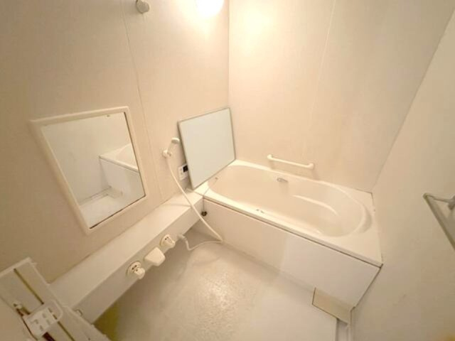 深江南町1丁目の浴室|追炊き機能もある　1坪タイプのバスルーム
空気が籠らない様に小窓も設置しております
