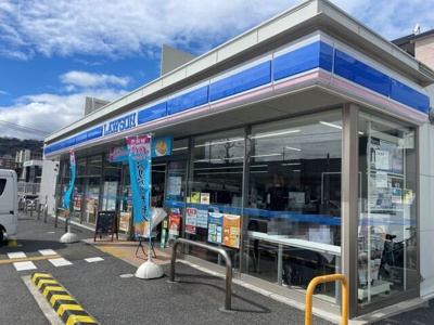 【周辺】 | ロイヤルハピネス | ローソン　国道西野店まで300m