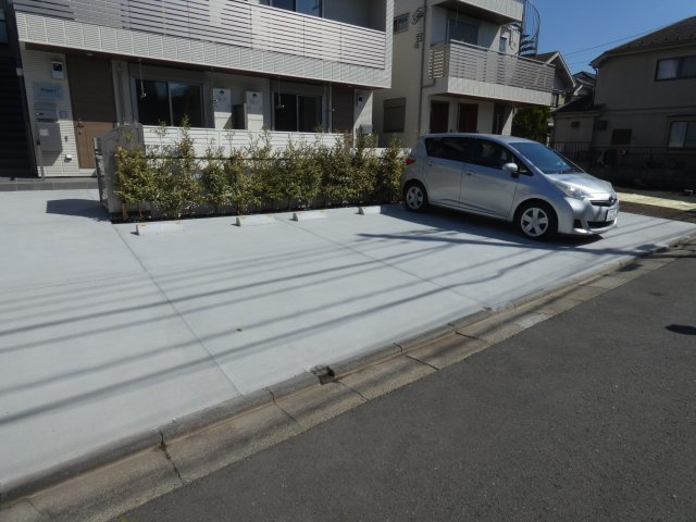 Wisteria　Ⅰの駐車場