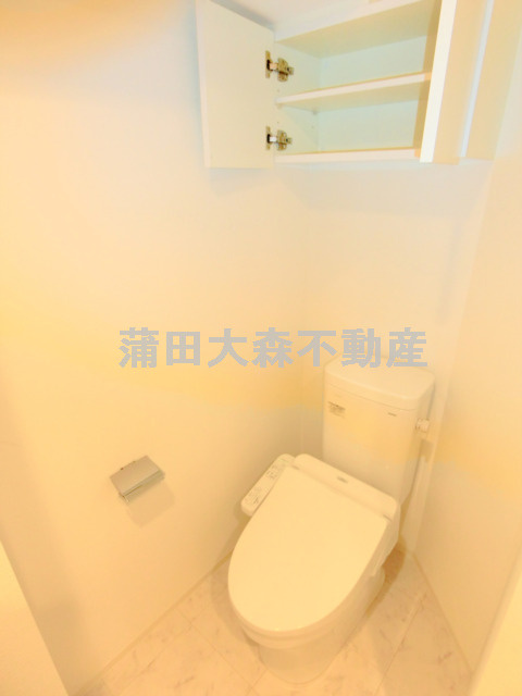 プレール・ドゥーク大森町のトイレ|吊戸棚収納と温水洗浄暖房便座付きトイレ