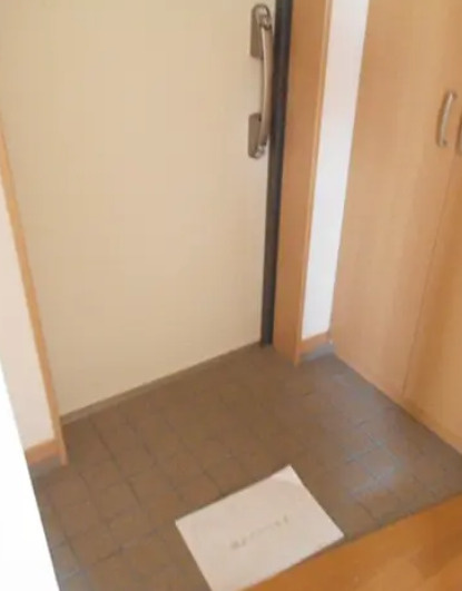 ロイヤルエクセレントの玄関