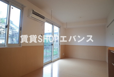 【居間・リビング】 | サニーコートⅢ | こちらのリビングで趣味の時間をお楽しみください