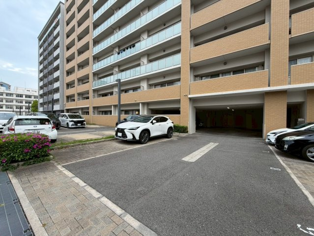ソル　グランデの駐車場