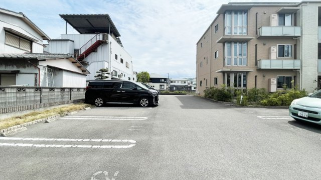 ベレオ名東の駐車場