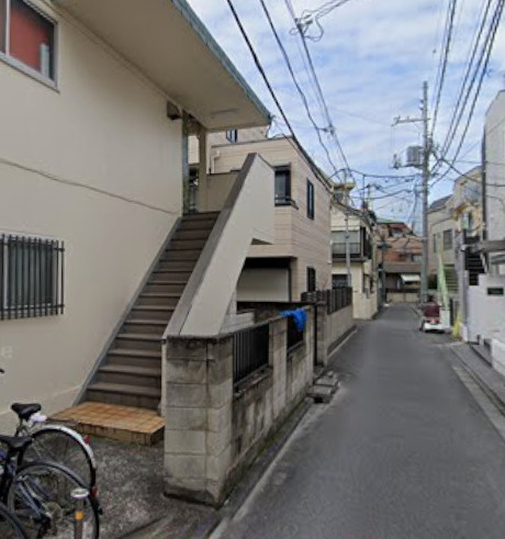 青葉ハイツのエントランス