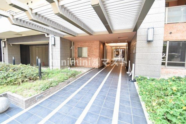 大阪市中央区日本橋２丁目の賃貸マンションのエントランス