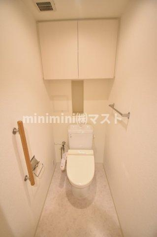 大阪市中央区日本橋２丁目の賃貸マンションのトイレ