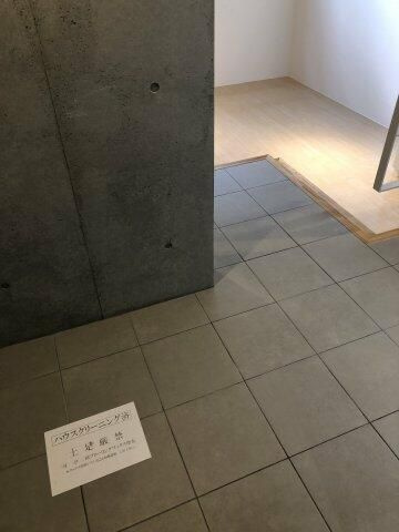 エクサム西新宿の玄関