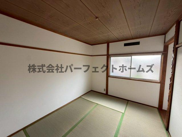 四条畷市中野本町テラスハウスの和室|和室、ちょっとしたくつろぎスペースにいかがでしょうか