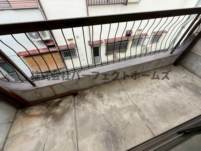 四条畷市中野本町テラスハウスのバルコニー|バルコニーがあります