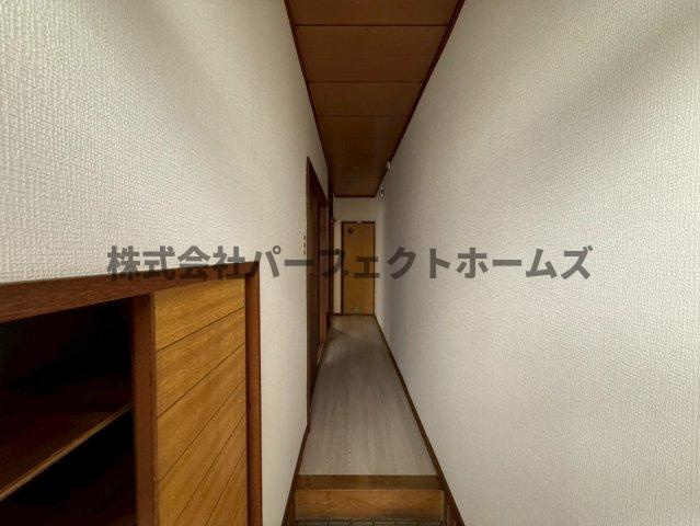 四条畷市中野本町テラスハウスの内装|明るい色調の室内です