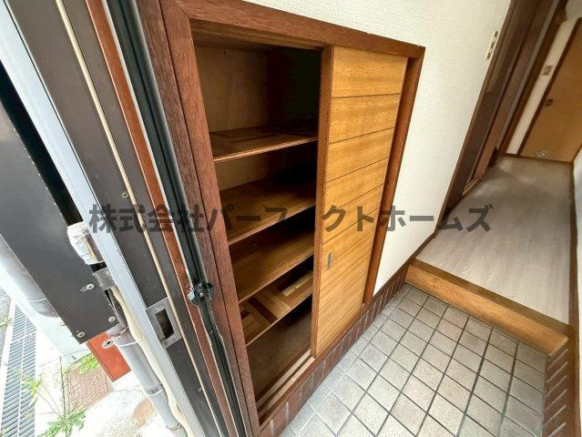 四条畷市中野本町テラスハウスの収納|収納のためのスペースです