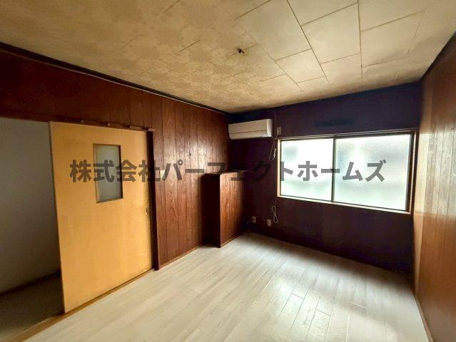 四条畷市中野本町テラスハウスの洋室|明るい洋室です